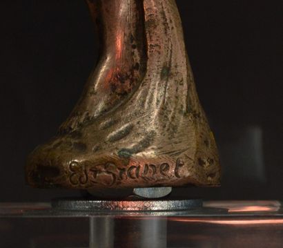 null "Championne"

Mascotte signée des éditions Granet.
Bronze argenté. H: 14 cm...