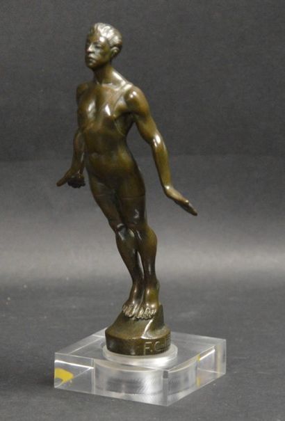  "Champion" Fernand COFFIN (Mort en 1946)  Mascotte signée F.Coffin. Bronze patine brune....