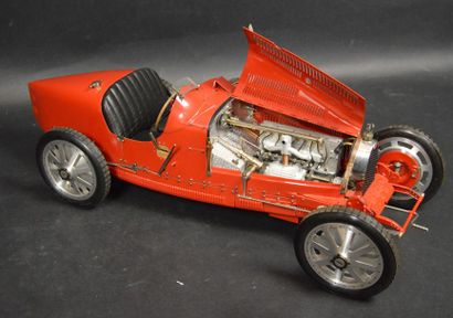 null "Bugatti - J.P Fontenelle "

Maquette au 1:8 ème, Bugatti type 37A, couleur...