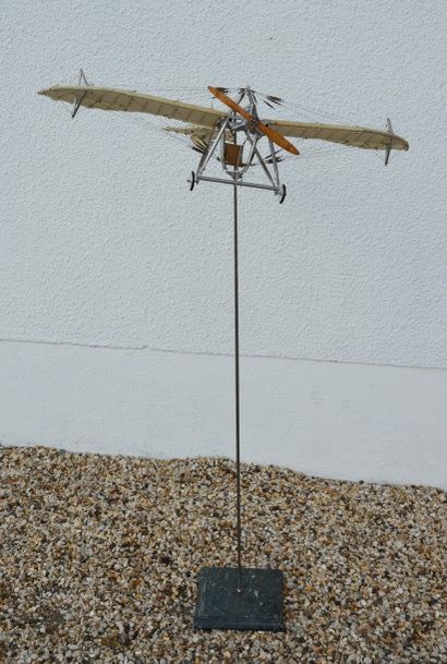 null "Maquette- Avion Taube"

Maquette en bois, métal et tissu du premier avion Allemand...