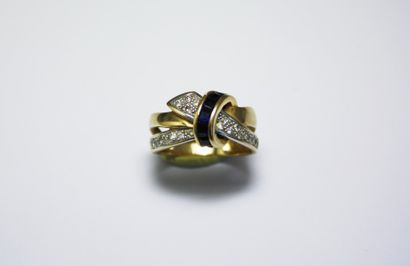 null BAGUE en or jaune ornée d'un motif de nœud sertie de diamants de taille brillant...