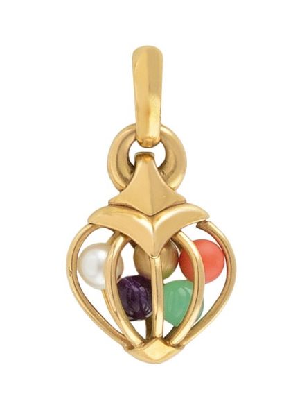 null BULGARI PENDENTIF en or jaune, la monture ajourée au motif d'un coeur retenant...