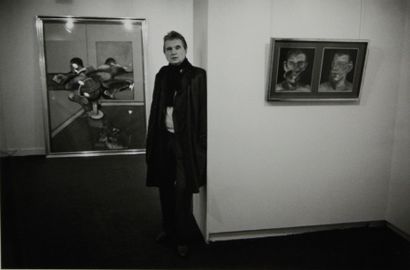 null CLAUDE AZOULAY (Né en 1934) Francis Bacon, debout, Galerie Claude Bernard, Paris...