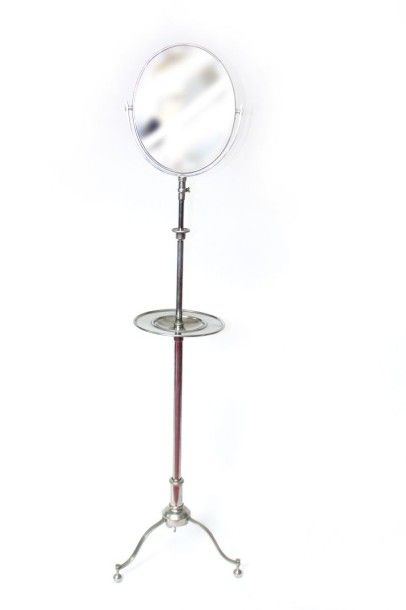 null Maison BROT Miroir ovale basculant sur un fut en métal chromé et piétement tripode,...