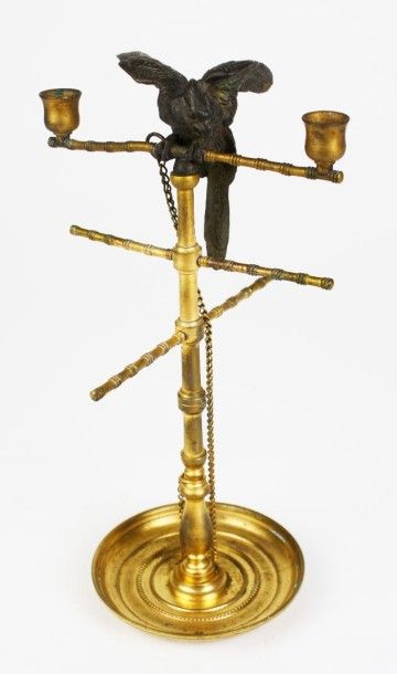 null BAGUIER en bronze à double patine à décor d'un perroquet sur son perchoir. XIXème...