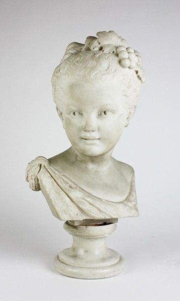 null ECOLE FRANCAISE DU XIXe siècle Buste de jeune fille Sculpture en marbre blanc...