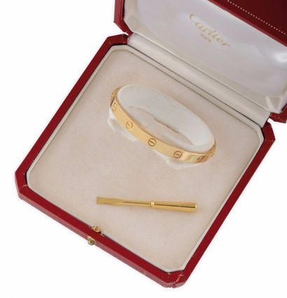 null CARTIER BRACELET jonc modèle «Love» en or jaune la monture rigide, signée Cartier...