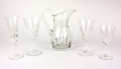null SAINT LOUIS Service de verres en cristal modèle Bristol comprenant : 12 verres...