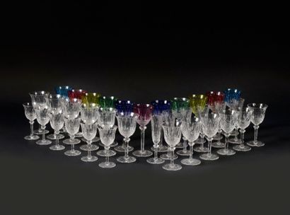 null SAINT LOUIS Suite de 12 verres de couleur en cristal modèle Tommy Haut : 20...