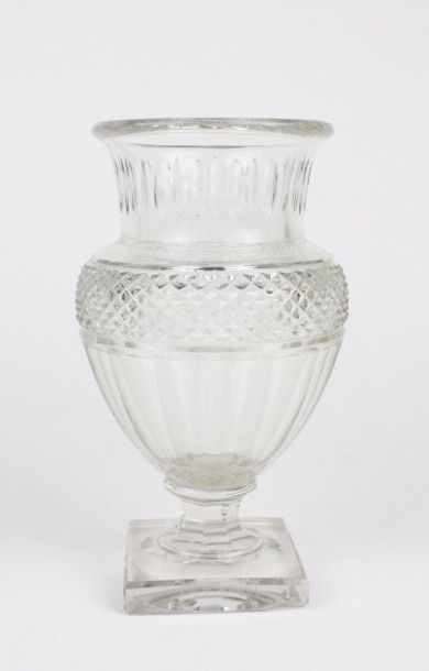 null BACCARAT Vase Medicis en cristal à pointes de diamant Haut : 18 cm (éclat à...
