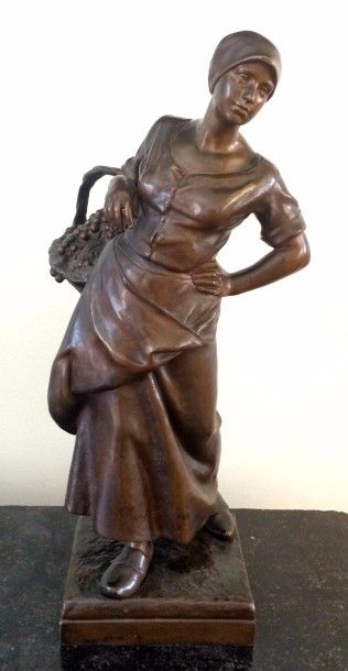 null Antonin LARROUX (1859-1913) La vendangeuse Bronze patiné, signé sur la terrasse...