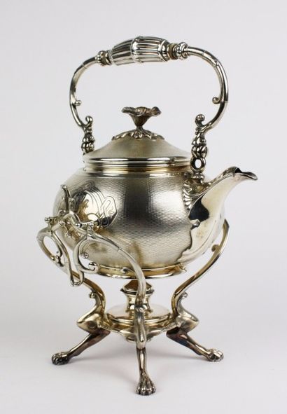 null CHRISTOFLE Samovar en métal argenté à fond entièrement guilloché et ciselé à...