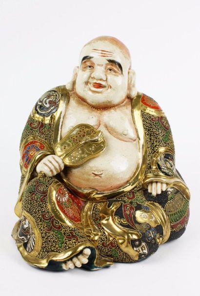 null JAPON Bouddha en faience émaillée à décor polychrome et doré. Satsuma, Début...