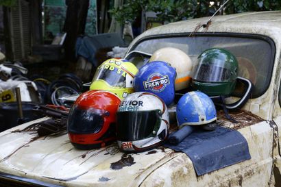 null Lot de casques dont celui du pilote vice champion du monde Michel Rougerie