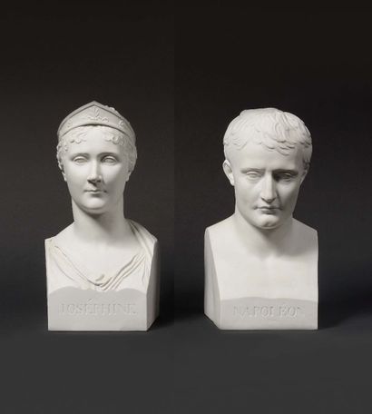  SÈVRES Paire de bustes en biscuit de porcelaine dure représentant l’Empereur Napoléon...