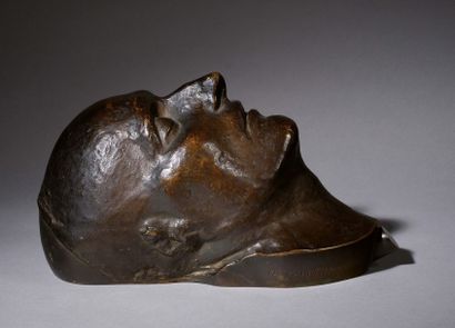 Masque mortuaire de l’Empereur Napoléon Ier En bronze, gravé sur le col « Dr Antommarchi...