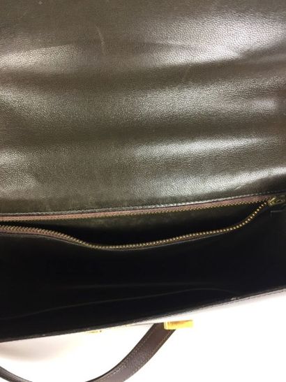 HERMES Paris SAC « CONSTANCE » en cuir box chocolat. Anse porte-épaule, fermoir en...