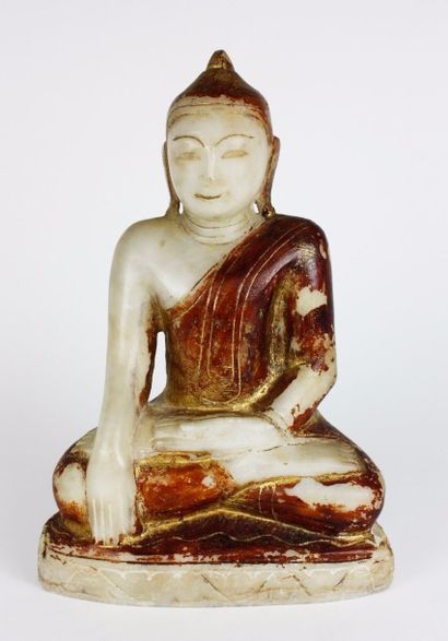 null BIRMANIE Statuette en albâtre anciennement laqué et doré, représentant le Bouddha...