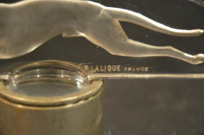 null René LALIQUE (1860-1945) « Lévrier » Signée R.Lalique France. Verre blanc moulé-pressé,...