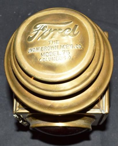 null "Lanterne Ford T " Lanterne à pétrole de marque Jno. W. Brown à Columbia (USA),...