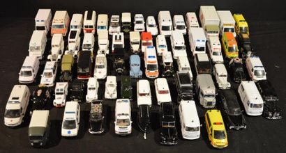 null "Miniatures- Ambulances & véhicules funéraires" Lot de plus de 60 miniatures...