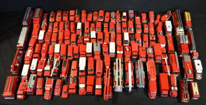 null "Miniatures Pompiers" Lot de plus de 200 miniatures au 1/43° sur le thème des...