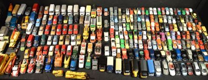 null "Miniatures Citroën" Lot de plus de 180 miniatures au 1/43° sur le thème des...