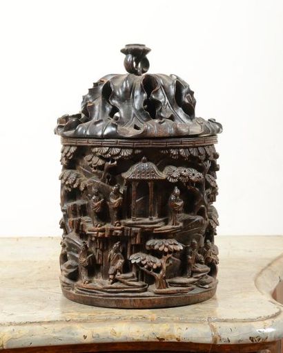null JAPON Brûle parfum en bois dur sculpté d'une scène lacustre. XIXème siècle Haut...