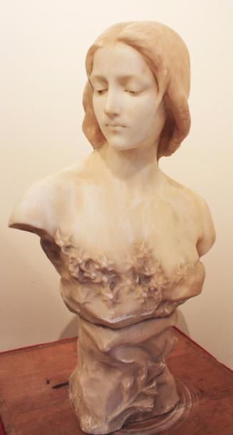 null DONATELLO (XIX-XX) Buste de femme Marbre blanc signé au dos Haut : 57 cm (traces...