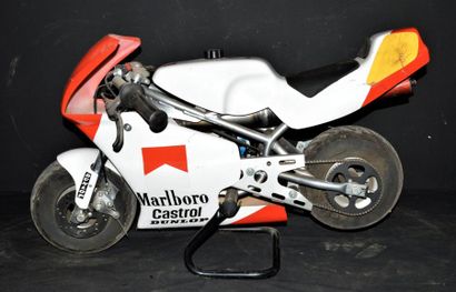 null "Mini moto Malboro" Mini moto, réplique d'une machine de competition . Carenage...