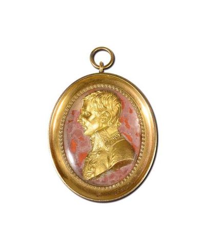 null Bonaparte Premier Consul Portrait en buste de profil sous verre, dans un médaillon...