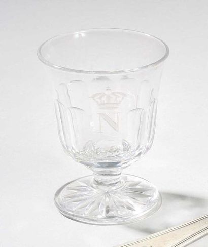 null Petit verre à liqueur au chiffre de l’Empereur Napoléon III En cristal sur pied,...