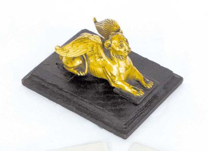 null « Le Lion de Venise » Presse-papiers en bronze sur socle en bois. 13,5 x 10,5...