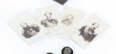 null Quatre photographies format carte de visite : a) L’Empereur Napoléon III par...