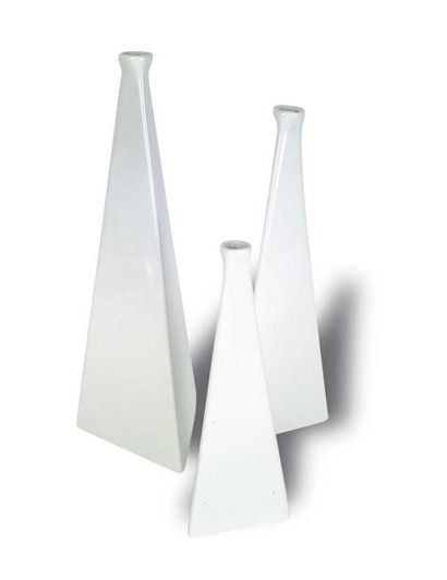 null MILESI, Milano Italy Trois vases soliflores en céramique émaillée blanc en forme...