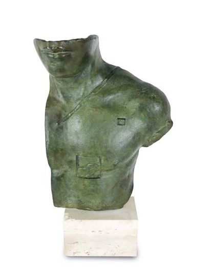 null IGOR MITORAJ (1944-2014)
« Asclepios »
Bronze à patine verte sur socle de travertin
Exemplaire...