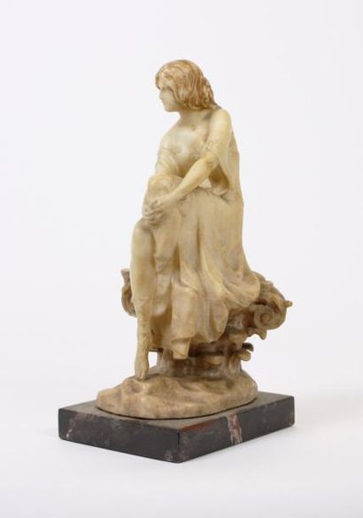 null Rudolf MARCUSE (1878-1929) Junge Griechin (1905) Sculpture en albâtre signée...