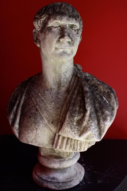 null BUSTE sur piedouche en pierre représentant un Empereur Romain (Néron ?) XIXème...