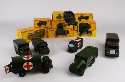 null DINKY TOYS - Army covered wagon 623 - Armoured command vehicle 677 - Half-Track...
