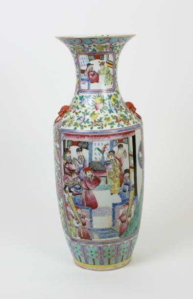 null CHINE Vase balustre en porcelaine de Canton polychrome à décor de scènes de...