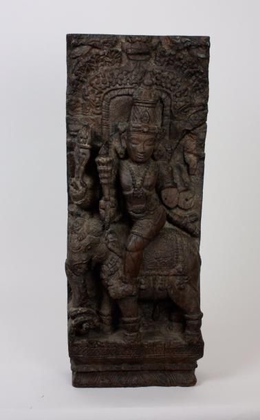 null INDE Bas relief en bois sculpté représentant une déesse sur un éléphant. Fin...