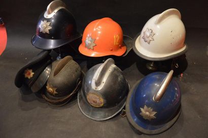 null "Casques de Pompiers Norvégiens" Lot de casques et de casquettes de Sapeur-Pompiers...