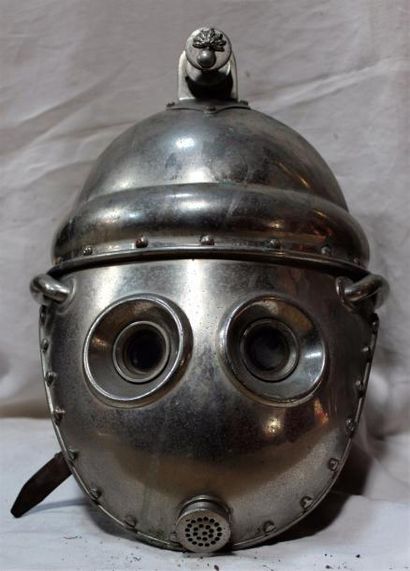 null « Casque respiratoire, modèle 1893 » Casque respiratoire de sapeur-pompier,...