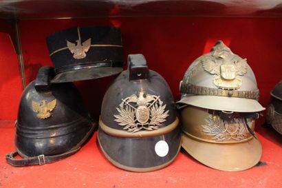 null "Casques Portugais" Lot de casques d'origine Portugaise. Deux casques modèle...