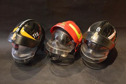 null " Casque F1, Italiens" Lot de trois casques F1 des Sapeurs Pompiers Italiens....