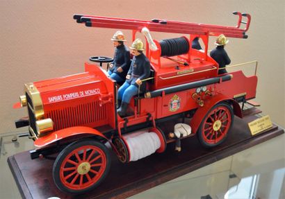 null " Maquette de Claude Marino : Premier secours de Dion, Monaco, 1909"

Camion...