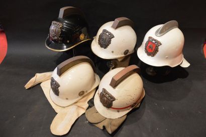 null "Casques Sapeur-Pompier Pays-Bas" Lot de cinq casques de parade des sapeurs-pompiers...