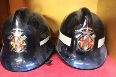 null "Casques Espagnols" Lot de deux casques des Sapeurs-pompiers Espagnols, circa...