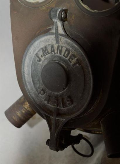 null « Casque J.Mandet, 1910 »

Casque appareil respiratoir autonome en laiton de...