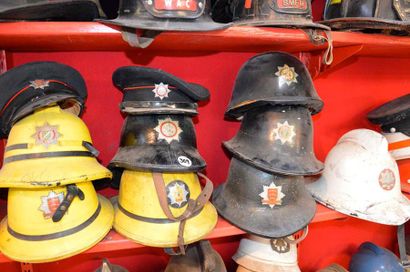 null " Casques Fire Brigade- Angleterre" Lot de casques de sapeur pompier d'origine...
